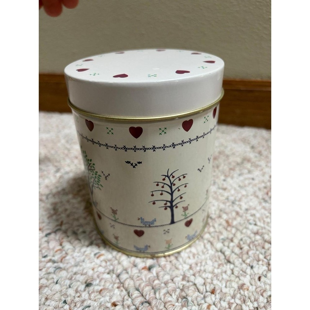 Vintage farmhouse cottagecore style metal kitchen canister - Picture 3 of 8